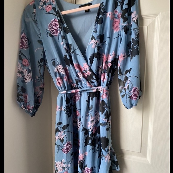 Dress - Picture 4 of 9